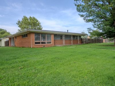 320 W College Ave