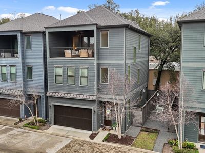 11016 Avenue Malkenu