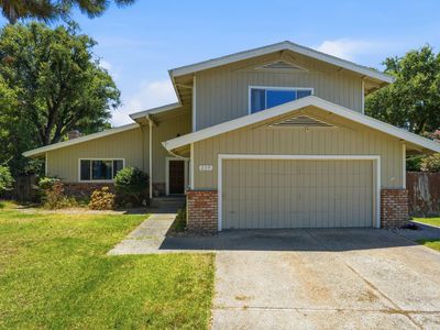 210 Laurel Ct