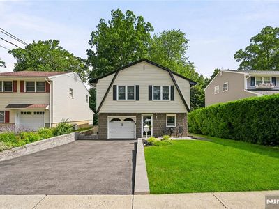 83 Moore Ave