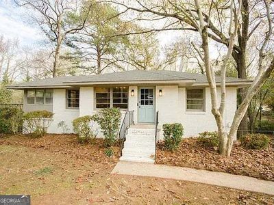 110 Peachtree Cir SE