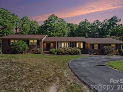 1762 Highway 55 E