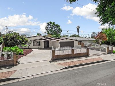 1532 E Rowland Ave