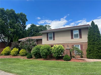 917 Castlewood Drive