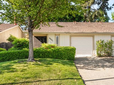 8061 La Riviera Dr