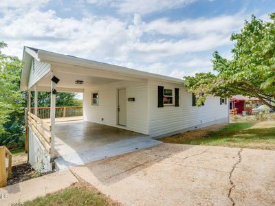546 Bays View Ct