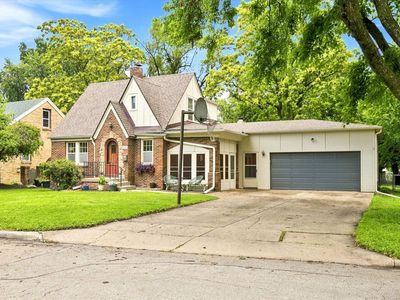 2413 Raymond Dr