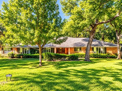 9309 Vinewood Dr