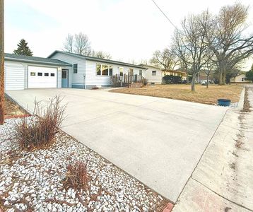 Property at 445 S 17th St, Hot Springs, SD