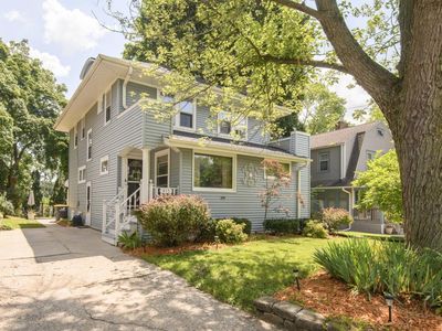 415 East College AVENUE