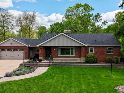 6760 Brantford Rd