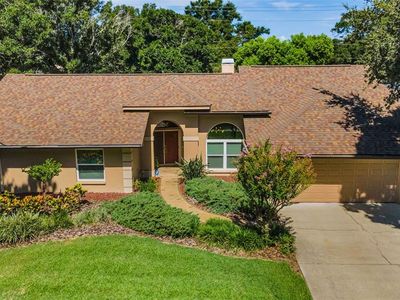 9904 Oaks Ln