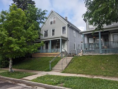 2507 N Buffum St