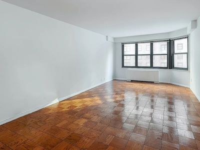 220 E 57th St APT 4H