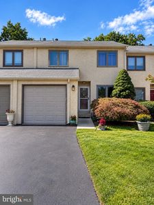 621 Hillcrest Ct