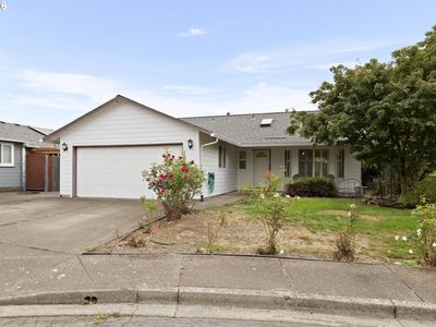 1143 SW James Ct