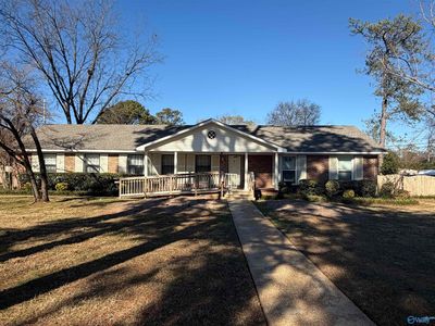 1303 Club View Dr NW