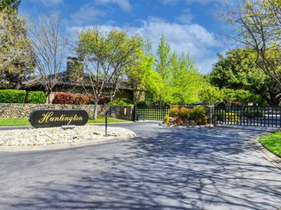 11390 Huntington Village Ln