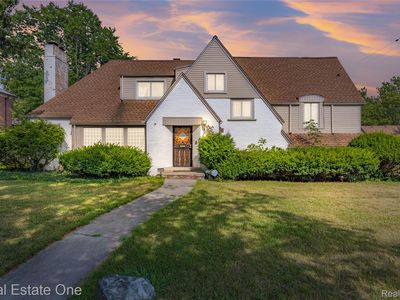 10035 W Outer Dr