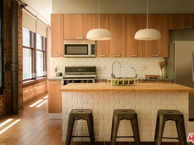 460 S Spring St APT 810