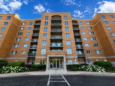 6807 N Milwaukee Ave APT 103