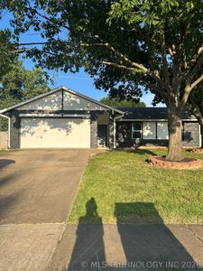 2725 S Narcissus Pl W