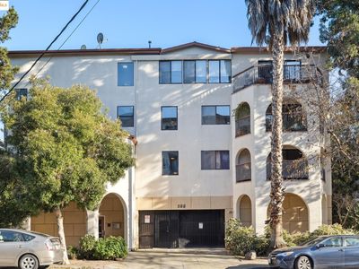 388 Santa Clara Ave #302