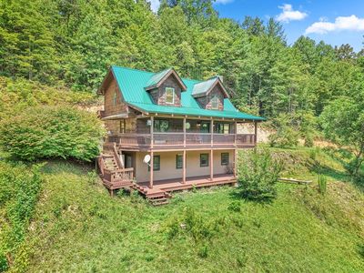 2560 Round Hill Rd