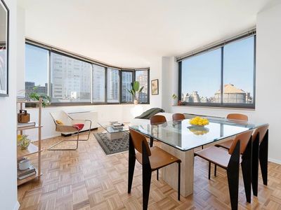 2000 Broadway APT 19E