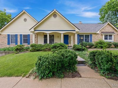 201 W Manor Dr