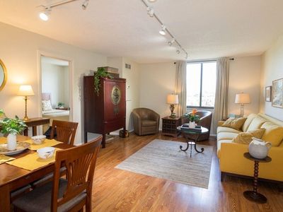 1033 Harmon Cove Tower
