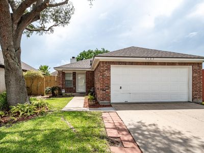 4705 Meadowood Dr