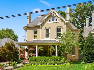 565 W 2nd St