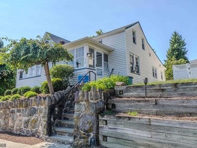 416 William St
