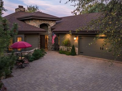 2504 E Scenic Dr