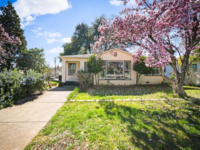 784 Lakeview Dr