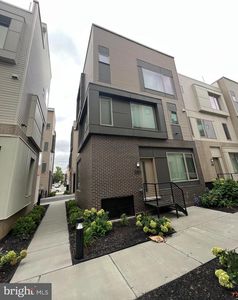 2122 Kensington Walk