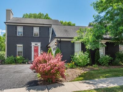 8 Bluffs Ct