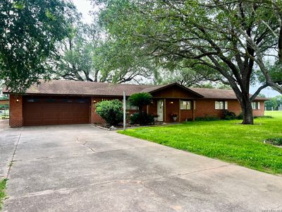 902 OAKRIDGE DR