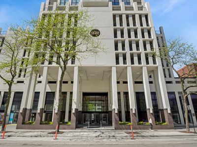 1122 N Clark St APT 3905