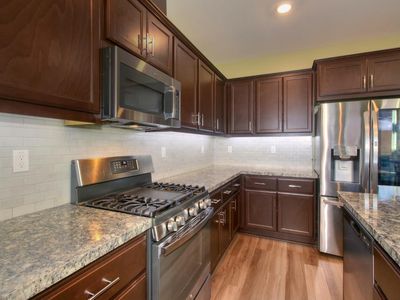 2933 Nantes Walk