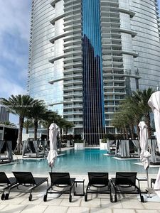 851 NE 1st Ave Unit 2702