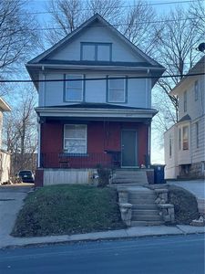 3907 E 9th St