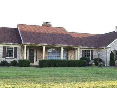 Property at 2000 Greenbrier Dr, Mount Vernon, IN
