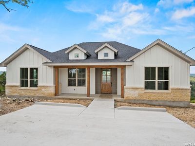 811 LEXINGTON PASS