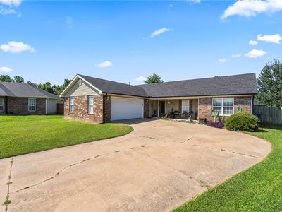 210 Perry Cir