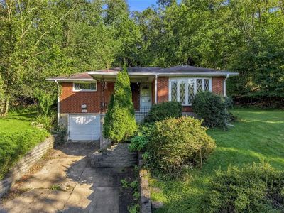 643 Lougeay Rd