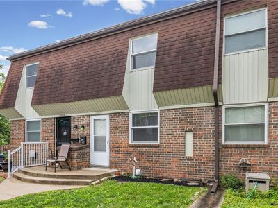 Property at 10011 W 52nd St, Merriam, KS