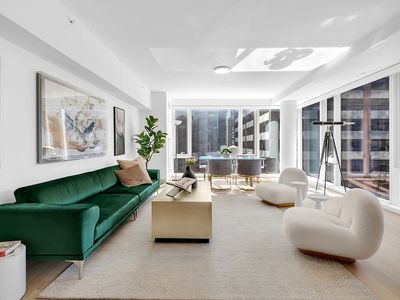 135 W 52nd St APT 27A
