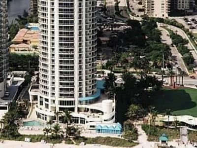 17375 Collins Ave #1008
